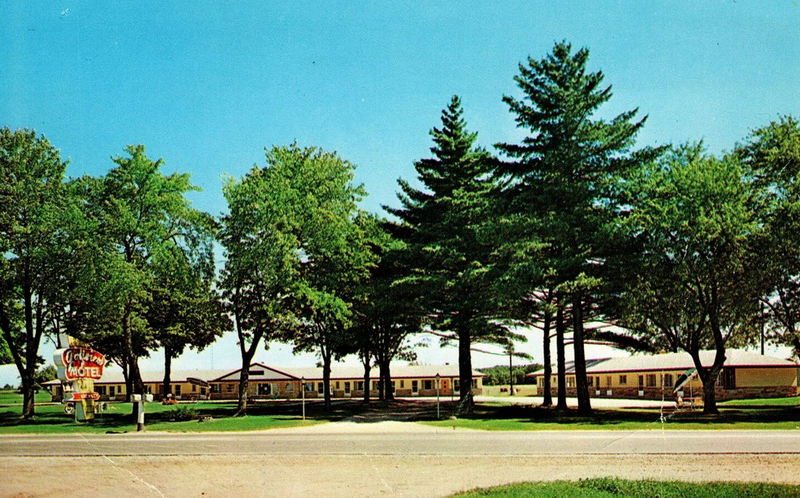 Golfview Motel - Old Postcard